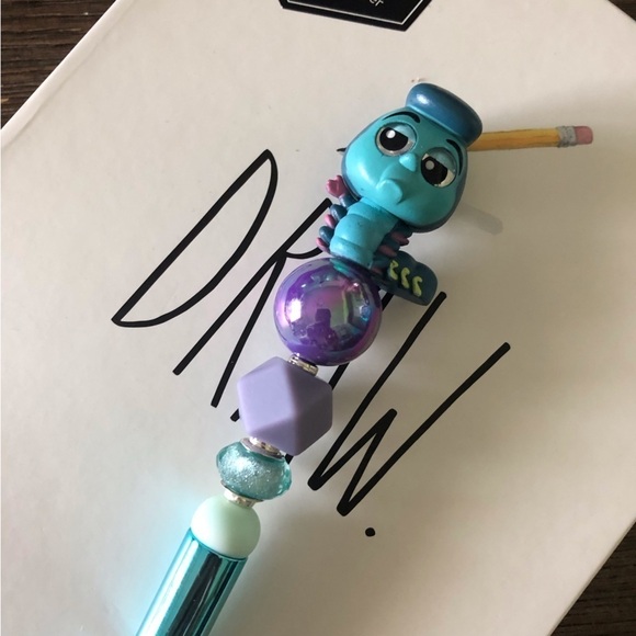 Disney Doorables: Alice in Wonderland: Absolem handmade beaded pen - Picture 1 of 3